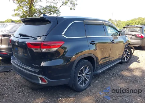 2017 Toyota Highlander Xle z USA, uszkodzony, nr VIN 5TDJZRFH8HS395467